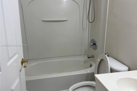 Condo in Hialeah, Florida, 3 bedrooms  № 1940944 - photo 5