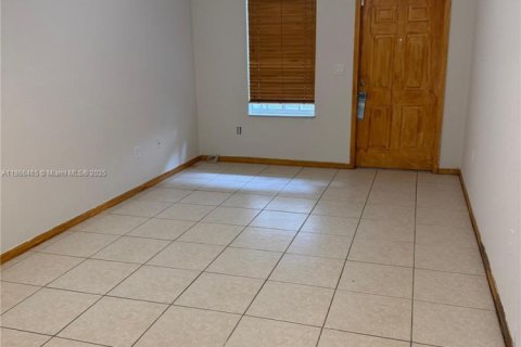 Condo in Hialeah, Florida, 3 bedrooms  № 1940944 - photo 8