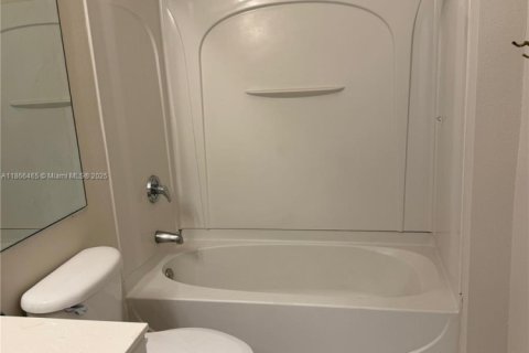 Condo in Hialeah, Florida, 3 bedrooms  № 1940944 - photo 4
