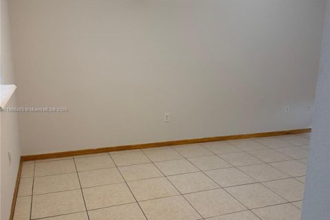 Condo in Hialeah, Florida, 3 bedrooms  № 1940944 - photo 6