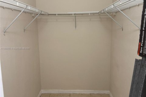 Condo in Hialeah, Florida, 3 bedrooms  № 1940944 - photo 7