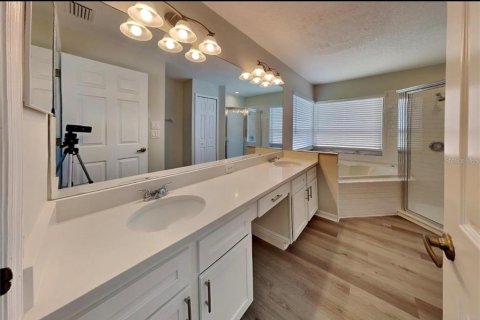 Casa en venta en Zephyrhills, Florida, 4 dormitorios, 210.24 m2 № 2123220 - foto 10