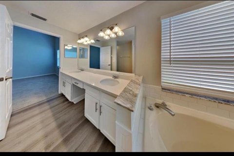 Casa en venta en Zephyrhills, Florida, 4 dormitorios, 210.24 m2 № 2123220 - foto 15