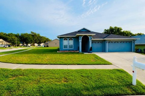 Casa en venta en Zephyrhills, Florida, 4 dormitorios, 210.24 m2 № 2123220 - foto 2