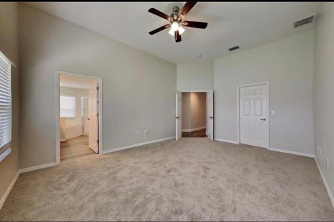 Casa en venta en Zephyrhills, Florida, 4 dormitorios, 210.24 m2 № 2123220 - foto 12
