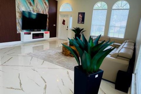 Casa en venta en Zephyrhills, Florida, 4 dormitorios, 210.24 m2 № 2123220 - foto 5