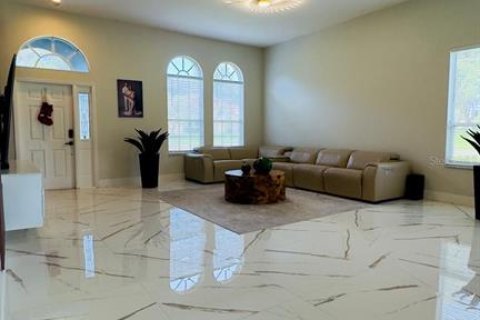 Casa en venta en Zephyrhills, Florida, 4 dormitorios, 210.24 m2 № 2123220 - foto 3