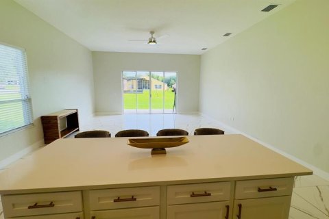 Casa en venta en Zephyrhills, Florida, 4 dormitorios, 210.24 m2 № 2123220 - foto 7