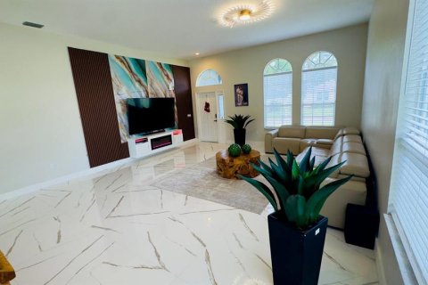 Casa en venta en Zephyrhills, Florida, 4 dormitorios, 210.24 m2 № 2123220 - foto 4