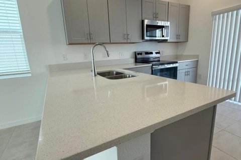 Adosado en alquiler en Kissimmee, Florida, 2 dormitorios, 116.59 m2 № 2099291 - foto 14