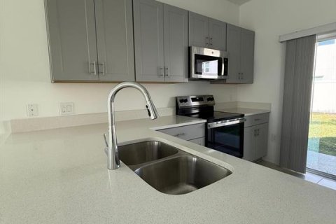 Adosado en alquiler en Kissimmee, Florida, 2 dormitorios, 116.59 m2 № 2099291 - foto 8