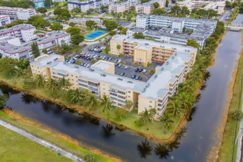 Condominio en venta en Lauderdale Lakes, Florida, 2 dormitorios, 102.38 m2 № 1730504 - foto 21