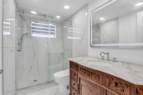 Condominio en venta en Lauderdale Lakes, Florida, 2 dormitorios, 102.38 m2 № 1730504 - foto 10