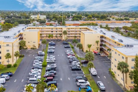 Condominio en venta en Lauderdale Lakes, Florida, 2 dormitorios, 102.38 m2 № 1730504 - foto 15
