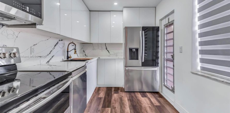Condominio en Lauderdale Lakes, Florida, 2 dormitorios  № 1730504