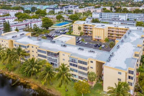 Condominio en venta en Lauderdale Lakes, Florida, 2 dormitorios, 102.38 m2 № 1730504 - foto 19
