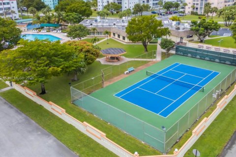 Condominio en venta en Lauderdale Lakes, Florida, 2 dormitorios, 102.38 m2 № 1730504 - foto 13