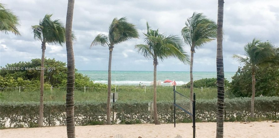 Condo à Surfside, Floride, 1 chambre № 1859222