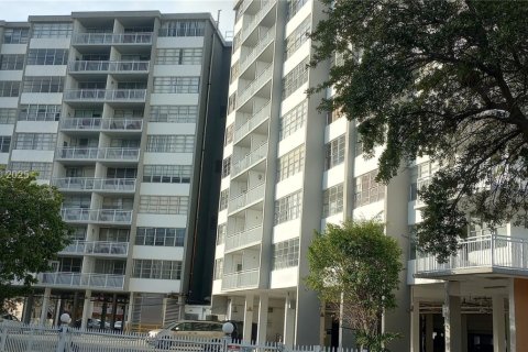 Condominio en venta en North Miami Beach, Florida, 1 dormitorio, 73.39 m2 № 2013767 - foto 2