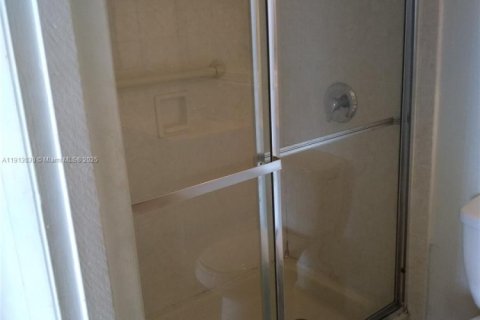 Condominio en venta en North Miami Beach, Florida, 1 dormitorio, 73.39 m2 № 2013767 - foto 10