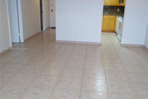 Condominio en venta en North Miami Beach, Florida, 1 dormitorio, 73.39 m2 № 2013767 - foto 7
