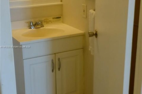 Condominio en venta en North Miami Beach, Florida, 1 dormitorio, 73.39 m2 № 2013767 - foto 12