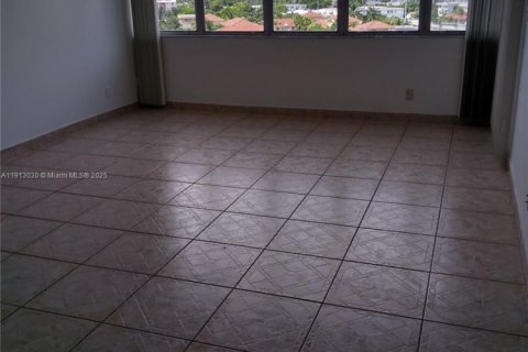 Condominio en venta en North Miami Beach, Florida, 1 dormitorio, 73.39 m2 № 2013767 - foto 8