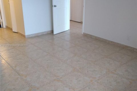 Condominio en venta en North Miami Beach, Florida, 1 dormitorio, 73.39 m2 № 2013767 - foto 11