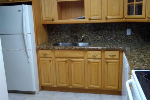 Condominio en venta en North Miami Beach, Florida, 1 dormitorio, 73.39 m2 № 2013767 - foto 6