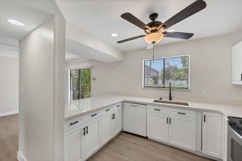 Townhouse in Sarasota, Florida 4 bedrooms, 151.43 sq.m. № 1857670 - photo 12