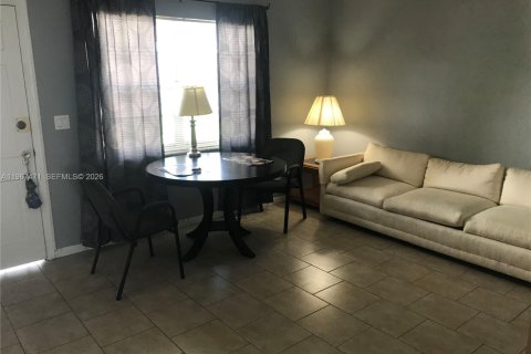 Copropriété à louer à Hallandale Beach, Floride: 2 chambres, 68.65 m2 № 2028668 - photo 5