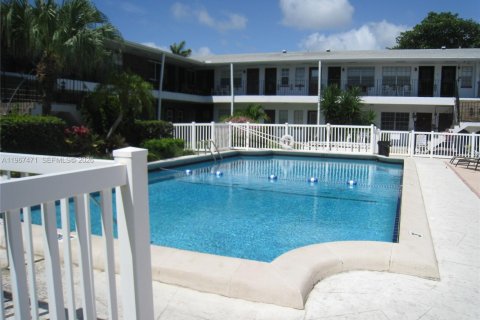 Copropriété à louer à Hallandale Beach, Floride: 2 chambres, 68.65 m2 № 2028668 - photo 11