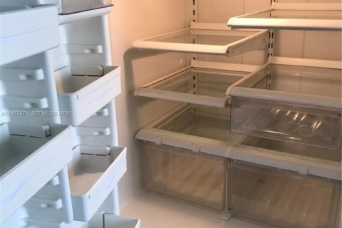 Copropriété à louer à Hallandale Beach, Floride: 2 chambres, 68.65 m2 № 2028668 - photo 9