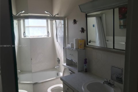 Copropriété à louer à Hallandale Beach, Floride: 2 chambres, 68.65 m2 № 2028668 - photo 10
