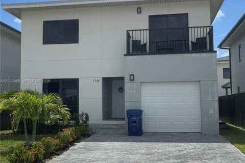 Casa en venta en Florida City, Florida, 5 dormitorios, 168.15 m2 № 2370323 - foto 2