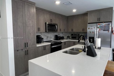 Casa en venta en Florida City, Florida, 5 dormitorios, 168.15 m2 № 2370323 - foto 12