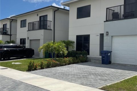 Casa en venta en Florida City, Florida, 5 dormitorios, 168.15 m2 № 2370323 - foto 4