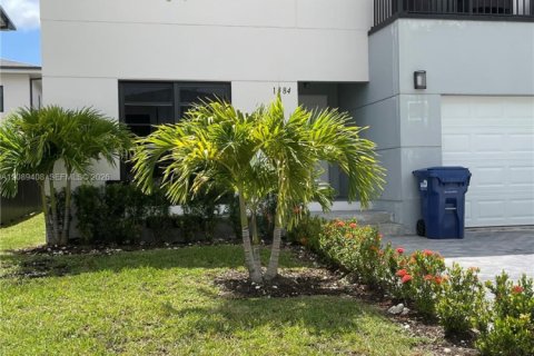Casa en venta en Florida City, Florida, 5 dormitorios, 168.15 m2 № 2370323 - foto 5