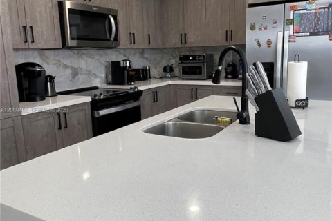Casa en venta en Florida City, Florida, 5 dormitorios, 168.15 m2 № 2370323 - foto 11