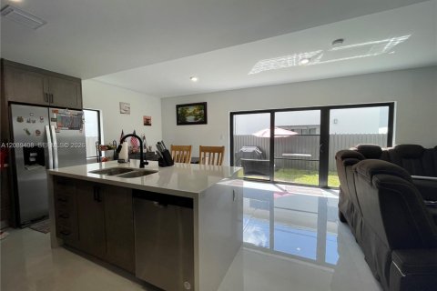 Casa en venta en Florida City, Florida, 5 dormitorios, 168.15 m2 № 2370323 - foto 13