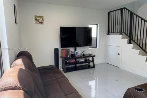 Casa en venta en Florida City, Florida, 5 dormitorios, 168.15 m2 № 2370323 - foto 17