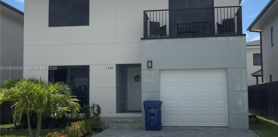 Casa en Florida City, Florida 5 dormitorios, 168.15 m2 № 2370323