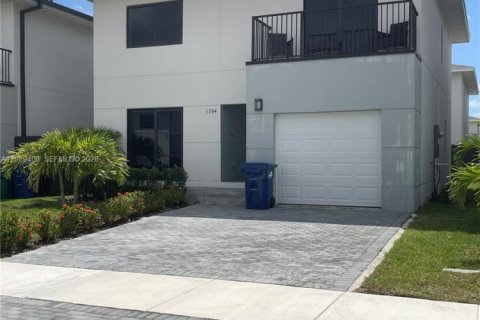 Casa en venta en Florida City, Florida, 5 dormitorios, 168.15 m2 № 2370323 - foto 3