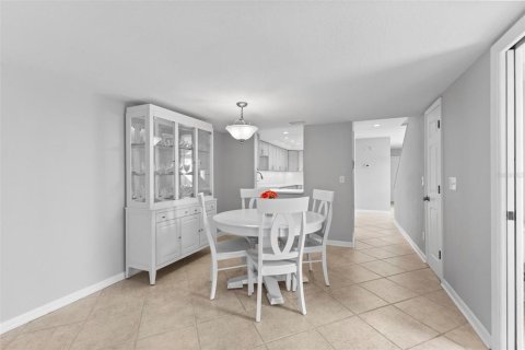 Touwnhouse à vendre à Tampa, Floride: 3 chambres, 188.78 m2 № 1909579 - photo 2