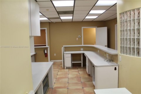 Commercial property in Sunrise, Florida № 1875445 - photo 18