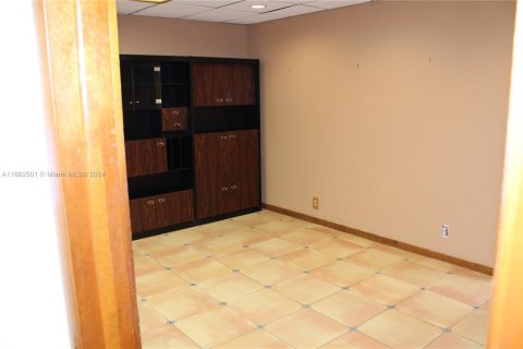 Commercial property in Sunrise, Florida № 1875445 - photo 11