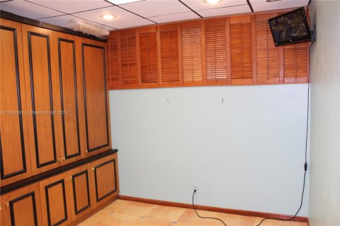 Commercial property in Sunrise, Florida № 1875445 - photo 10