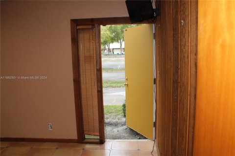 Commercial property in Sunrise, Florida № 1875445 - photo 13