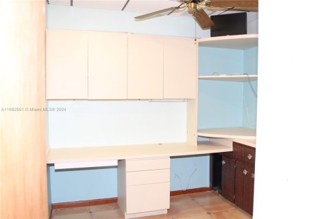 Commercial property in Sunrise, Florida № 1875445 - photo 15