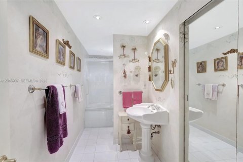 Condominio en venta en Miami Beach, Florida, 2 dormitorios, 125.42 m2 № 2185944 - foto 22